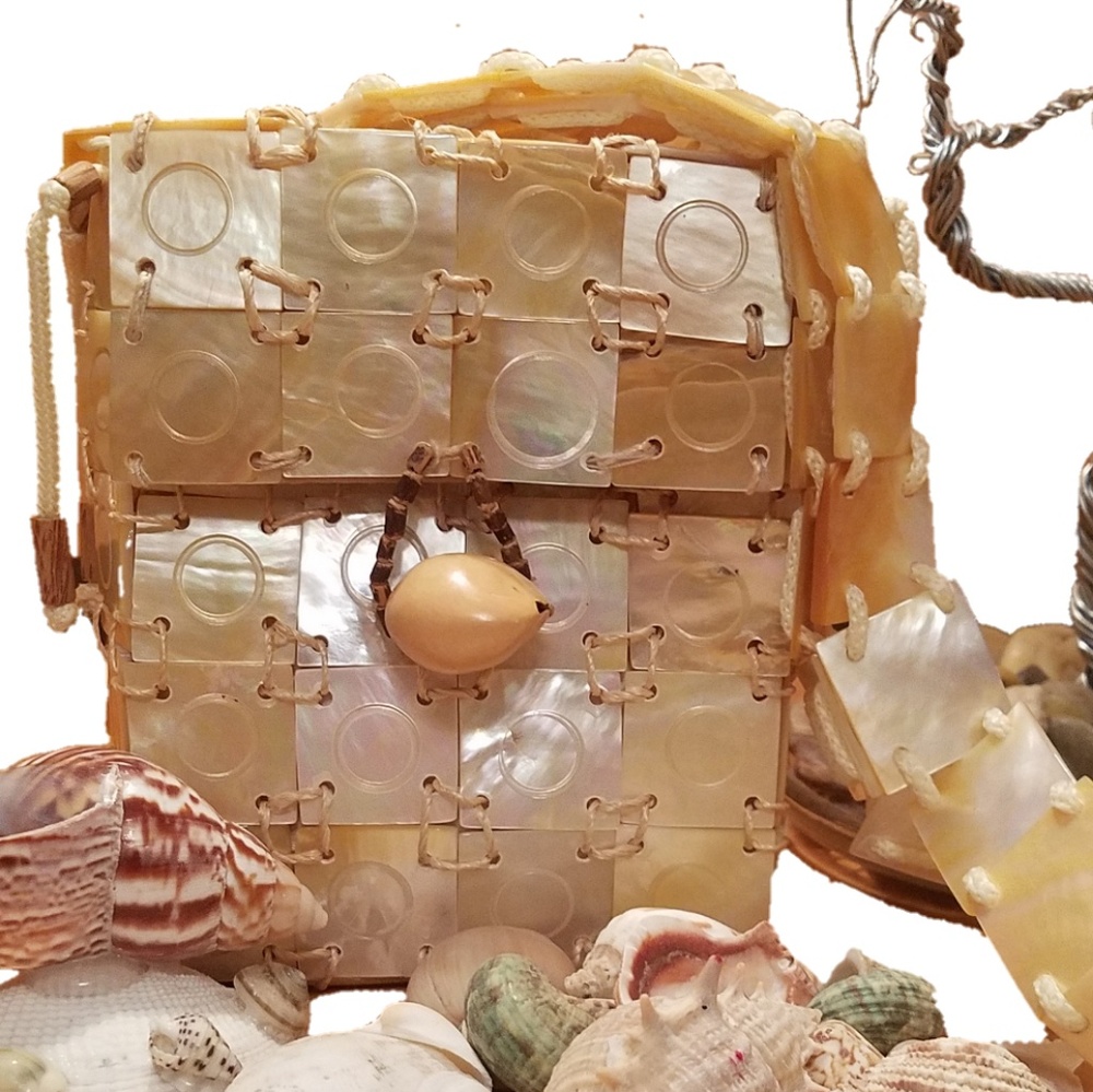 Oyster 🐚 Shell Purse - Picture 2 of 6
